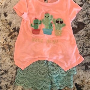 Girls “Free Hugs” Cactus top w/lace shorts